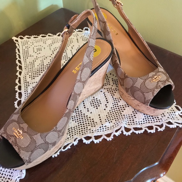 Coach sandals/wedge shoes - Picture 3 of 7
